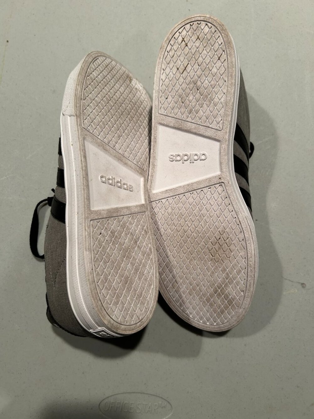 Men's Size 9.5 Adidas Daily 2.0 Sneakers - Picture 3 of 4